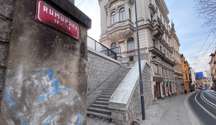 Schodiště u libereckého zámku je otevřené, MHD bude nadále jezdit Rumunskou ulicí