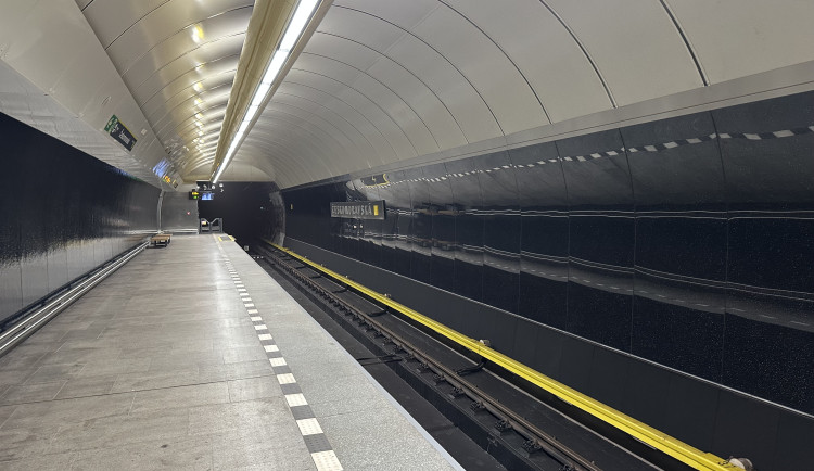 FOTO: Stanice Českomoravská prošla modernizací, přejmenovávat se nebude