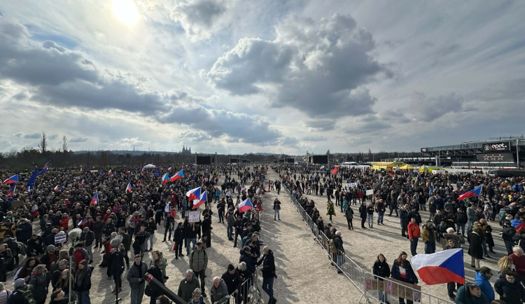 Protivládní demonstrace Milionu chvilek přilákala na Letnou desítky tisíc lidí