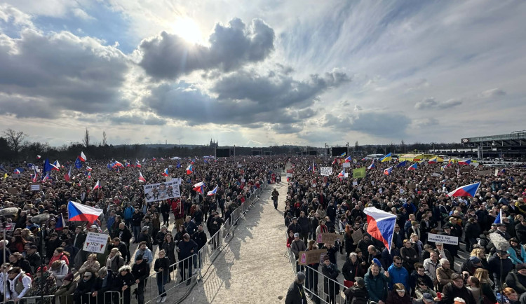 Protivládní demonstrace Milionu chvilek přilákala na Letnou desítky tisíc lidí