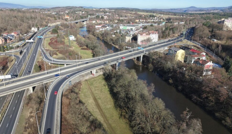 V Karlových Varech uzavřou část Pražského mostu, další opravy ve městě počkají