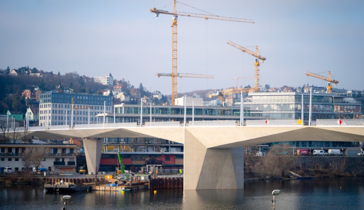 Je rozhodnuto, nový most přes Vltavu se bude jmenovat Dvorecký.