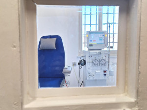 Pankrácká věznice má vlastní dialýzu, ušetří za převoz vězňů do nemocnice