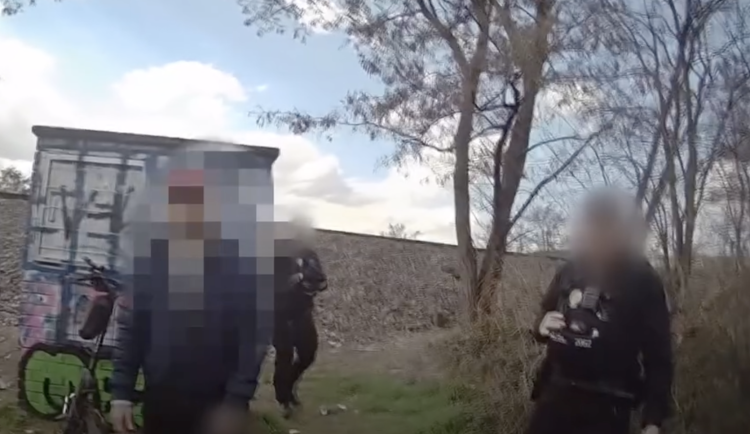 Muž tvrdil, že se jen projížděl a neprchal.