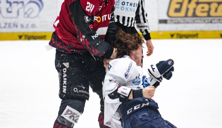 Sparta odvrátila konec sezony, na ledě Plzně vyhrála 1:4