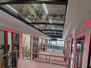 VIDEO: Nové vozy pro petřínskou lanovku už jsou v Česku, na trať je osadí v dubnu