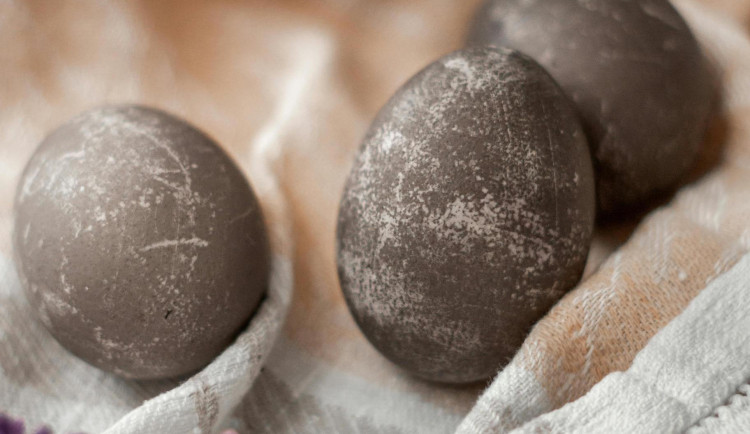 Koště do ruky. Velikonoční Šedivé úterý přeje úklidu a pokračování tradic