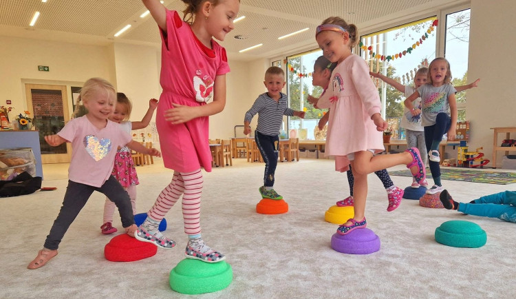 Školky v Královéhradeckém kraji vracejí pohyb do každodenního života dětí
