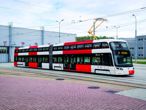 Dvoupatrová tramvaj, létající hasič, bezedná menza. S aprílem si v Praze vyhráli