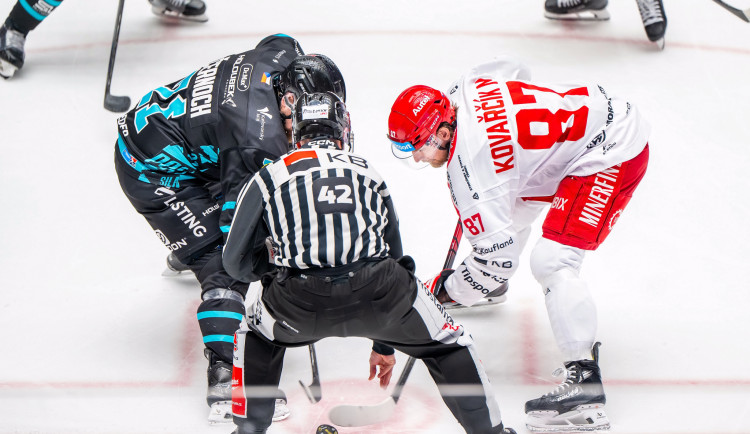 Hokejisté Třince završili v posledních sekundách proti Varům obrat z 1:4