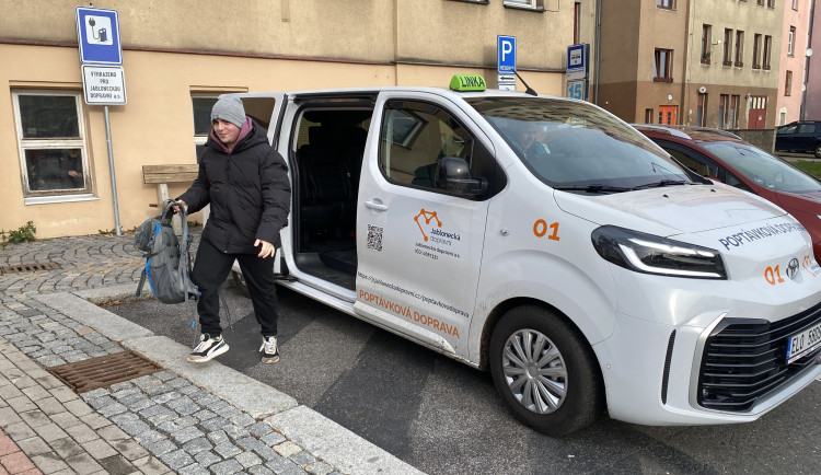 Jablonec nad Nisou chystá další rozšíření poptávkové dopravy, pořídí druhé auto