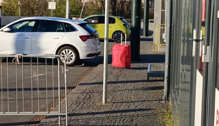 Kufr prohlédne pyrotechnik.