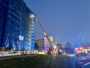 Na radnici Prahy 15 jsou po požáru škody za miliony. Vytopeno je sedm pater kanceláří