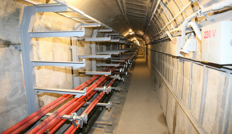 KT Vltava foto s kabelem 110kV a kabely 22 kV