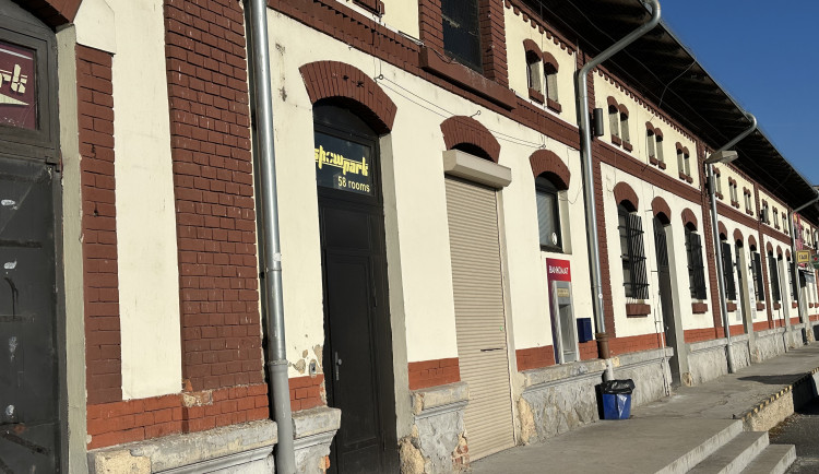 Nevěstinec už se přestěhoval.