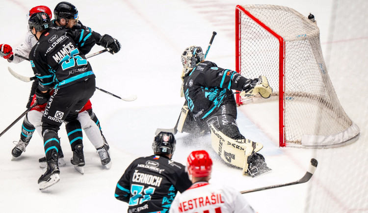 Konec play-off. Třinečtí hokejisté udolali Karlovy Vary a budou usilovat o sedmý titul
