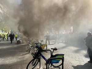 FOTO: Praha se rozdělila na dva tábory. Protestovalo se za práva žen i proti potratům