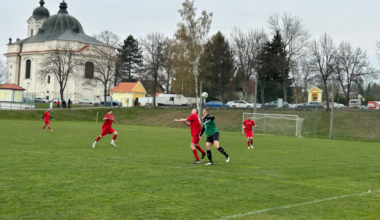 Okresním fotbalovým soutěžím kraluje i po dalším kole Mokré a Nové Hrady