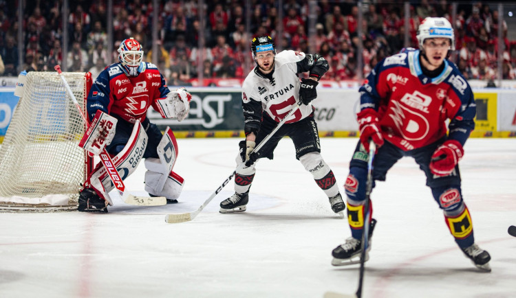 Sparta padla. V rozhodujícím zápase prohrála 0:1, Pardubice jdou do finále
