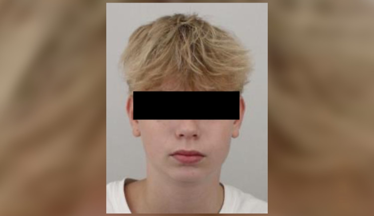 Čtrnáctiletý kluk odjel do školy na Chodově a ztratil se. Pátrala po něm policie