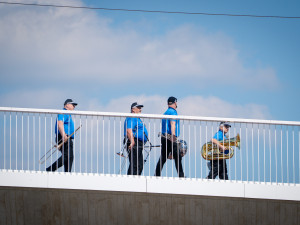 FOTO: Pilíř mezi domy, zátiší s kostelem. Prohlédněte si Dvorecký most očima architekta