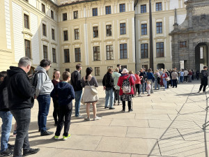 Hrad si přišly zdarma prohlédnout tisíce lidí, zklamal je ale chybějící prezident