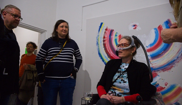 Kde končí svoboda? Výstava Zorky Lednárové boří mýty o bezbariérové Praze