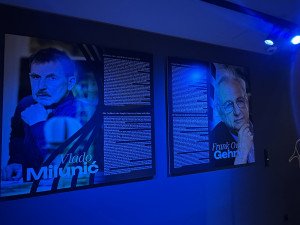 FOTO, VIDEO: Výstava připomíná 30 let Tančícího domu. Ukáže nové fotky i obří model