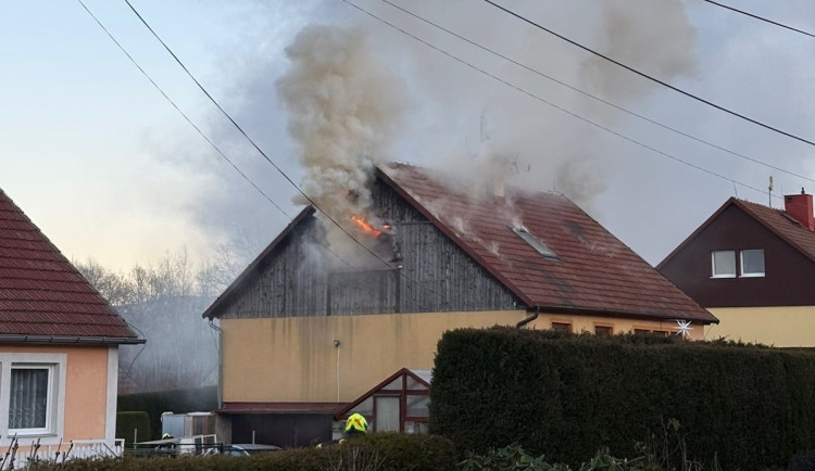 Z noční můry radost ze solidarity. Rodině, která před Vánoci vyhořela, pomohla sbírka