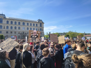 Na náměstí Jana Palacha se setkaly desítky studentů.