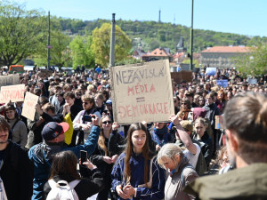 Média nedáme. Studenti vyrazili protestovat před ministerstvo kultury