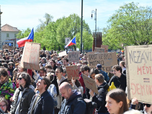 Média nedáme. Studenti vyrazili protestovat před ministerstvo kultury