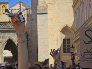 OBRAZEM: Nespokojení studenti, Hřib proti Ševčíkovi. Akce na podporu médií přilákala stovky lidí