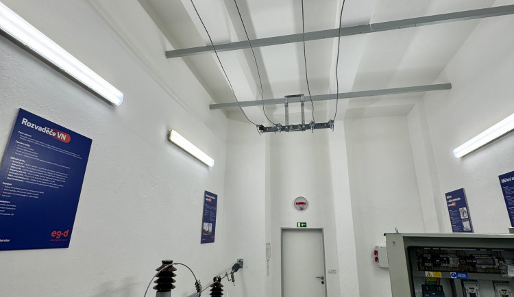 Unikátní laboratoř v Budějovicích testuje srdce solárů a pomáhá se vzděláním