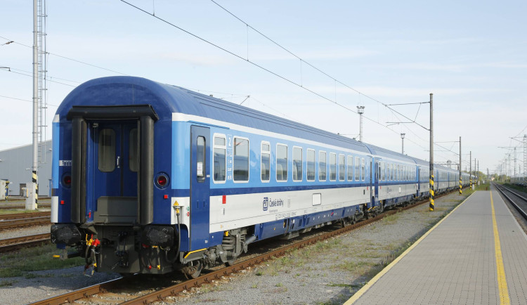 Dnes začíná výluka na trati mezi Chlumcem nad Cidlinou a Trutnovem