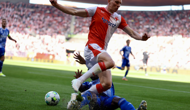 Slavia po obratu zdolala 2:1 Olomouc a do nadstavby jde s osmibodovým