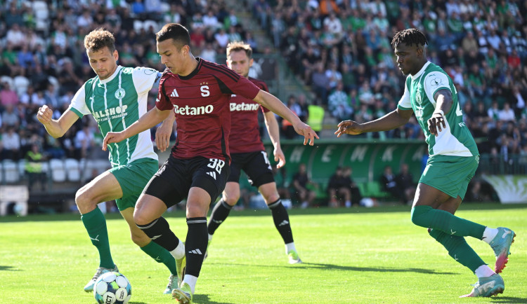 Fotbalisté Sparty po vyloučení Mercada prohráli na stadionu Bohemians 1905 0:2
