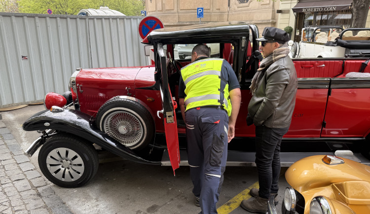 V Praze kontrolovali falešné veterány, vážné technické závady měla většina