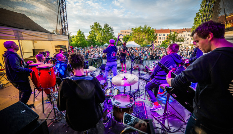 Kapitán Demo, Adovany nebo The Tap Tap: Festival Pojď dál 2026 zve na svůj 14. ročník