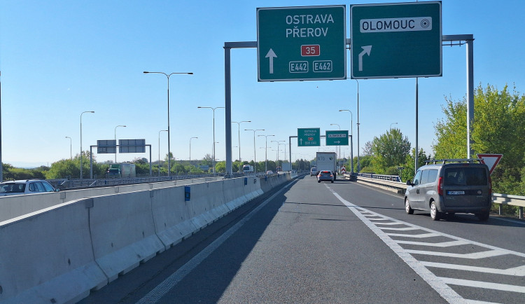 Na dálnici u Olomouce pozor. Silničáři budou opravovat nerovnosti na mimoúrovňové křižovatce