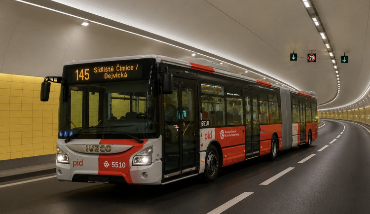 Tunelem Blanka bude jezdit autobus, urychlí cestu mezi Prahou 6 a 8. Lidé si to zkusí v sobotu
