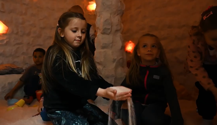 Mateřská škola Korycanská otevřela solnou jeskyni pro děti se zdravotním oslabením