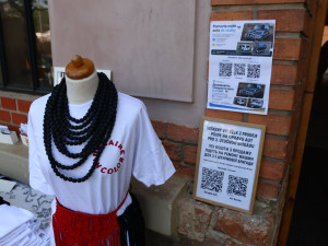 FOTO: Boršč, folklór a maskovací sítě. Holešovická tržnice ožívá ukrajinským Dnem vyšyvanky