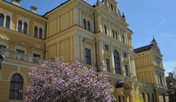 Muzejní noci na jihu Čech lákají na loutky, ostrostřelce či rýžování zlata