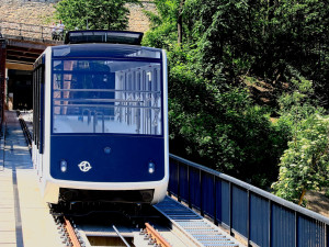 Proč nemají nové vozy lanovky na Petřín klimatizaci? Důvodem jsou váha a doba jízdy