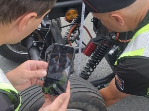 Policisté se zaměřili na motorky a koloběžky. Za tři dny rozdali pokuty za 85 tisíc