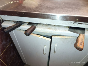 Bez teplé vody, zato se špínou a plísní. Čínskou restauraci v Praze okamžitě zavřeli
