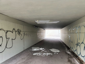 Trable s podchody pod Opatovickou. Jeden zatopený, druhému padá strop