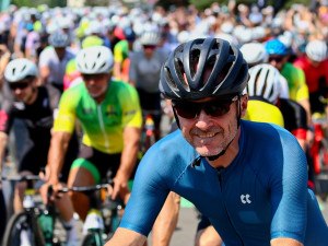 FOTO: Jako na Tour de France. Cyklonadšenci si v Praze zkusili slavný závod