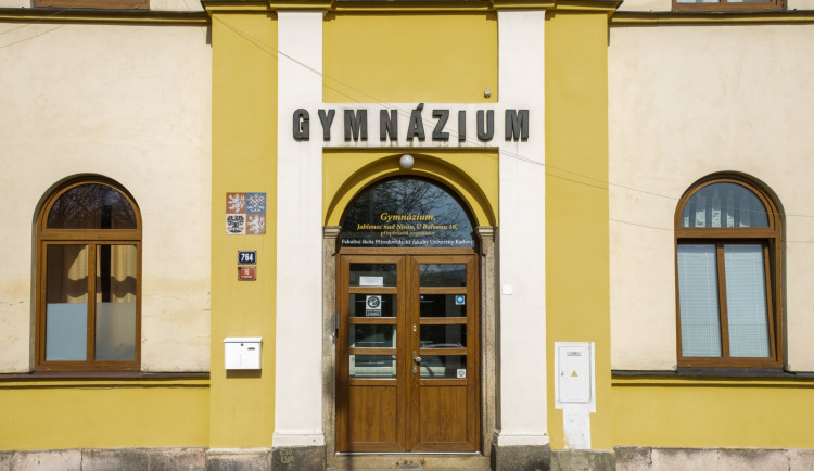 Ředitelka Gymnázia U Balvanu končí, rada kraje rozhodla o jejím odvolání